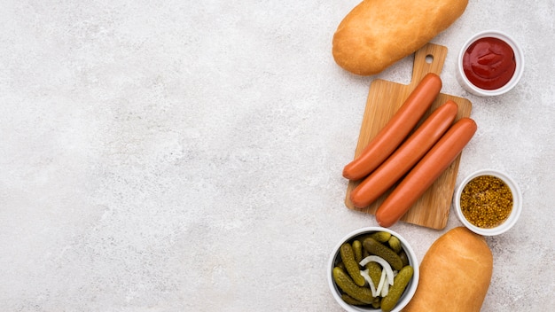 Kostenloses Foto hot dog zutaten mit kopierraum draufsicht