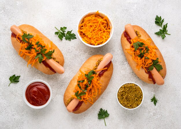 Hot Dogs Arrangement flach liegen