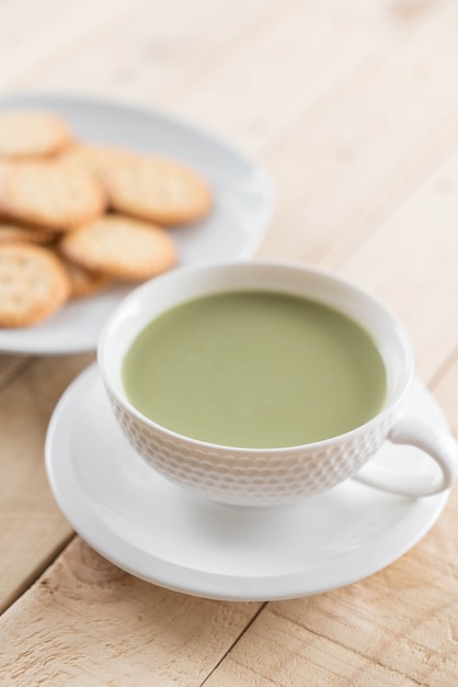 Kostenloses Foto hot matcha latte