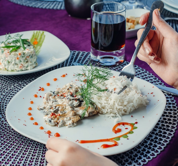 Hühnerpilzrahmsauce mit Reis und Dill