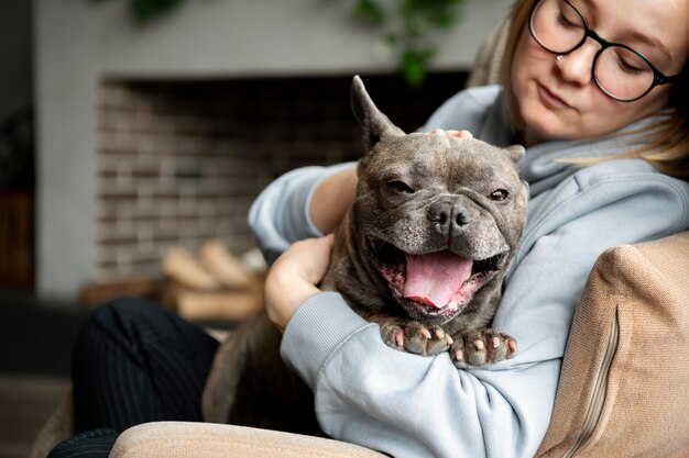 Hundelebensstil und Pflege mit dem Besitzer