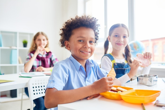 Hungrige Klassenkameraden