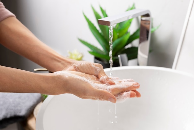 Kostenloses Foto hygienische händewaschen ganz nah