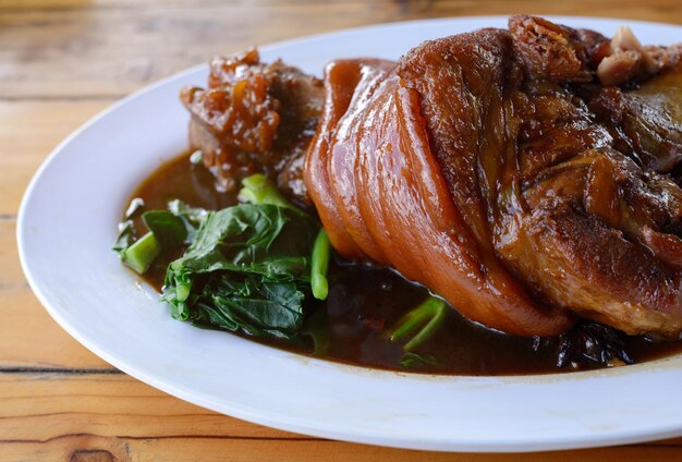 In der Soße gedünstetes Yunan-Schweinefleisch