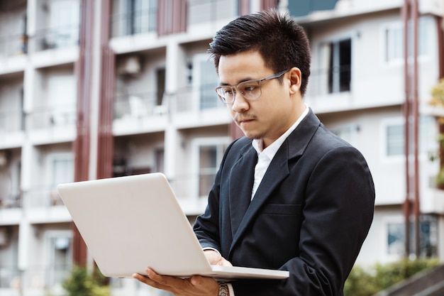 Informationen Telefon Fokus Corporate Anzug