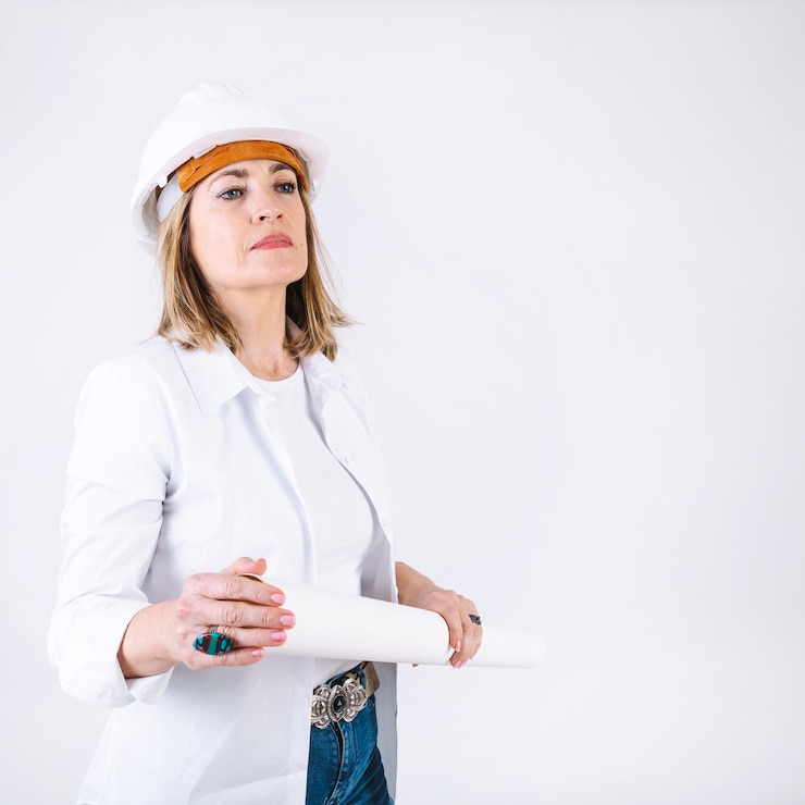 Kostenlose Foto ingenieur, der plan hält