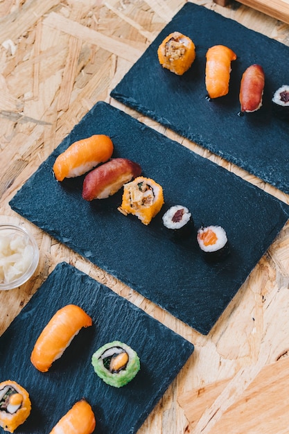 Ingwer in der Nähe von Sushi