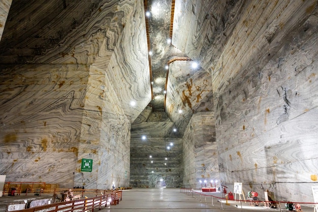 Kostenloses Foto innenansicht der slanic mine rumänien