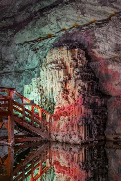 Kostenloses Foto innenansicht der slanic mine rumänien