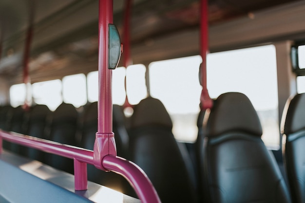 Kostenloses Foto innenraum eines öffentlichen busverkehrs