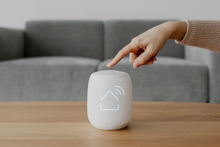 Kostenlose Foto intelligenter lautsprecher für haussteuerung innovative technologie