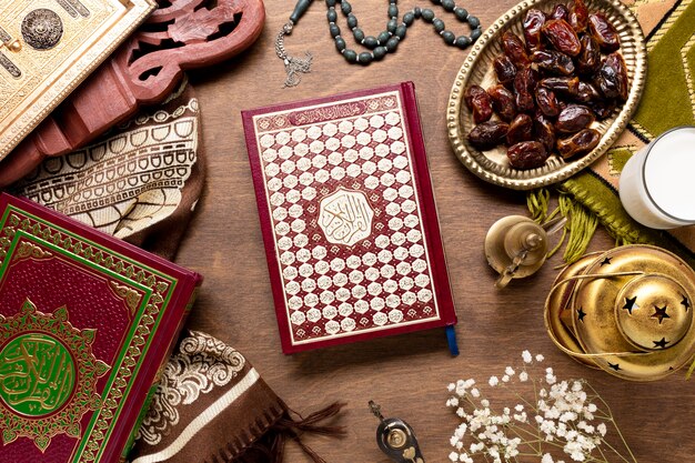 Islamische Elemente mit Draufsicht des Quran