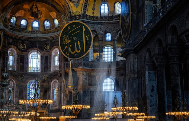 Istanbul, türkei. die hagia sophia ist das größte denkmal der byzantinischen kultur. Premium Fotos