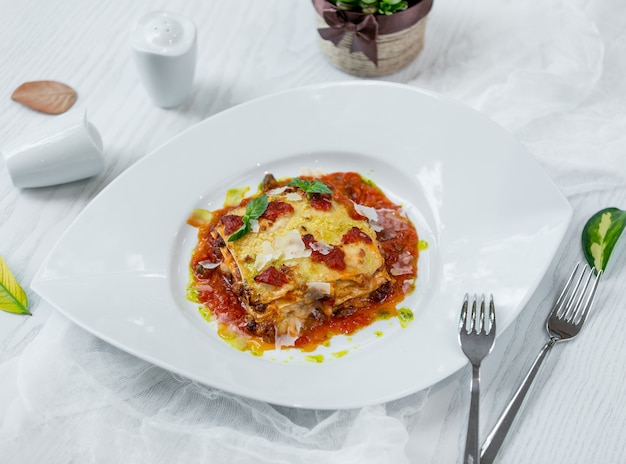 italienische klassische Lasagne in der Platte