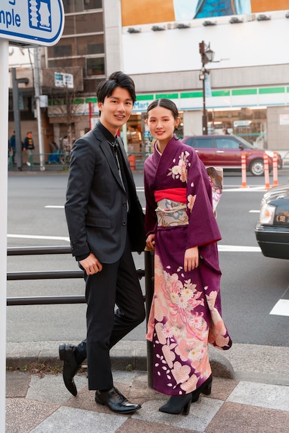 Kostenloses Foto japanische jugend feiert den tag des erwachsenwerdens