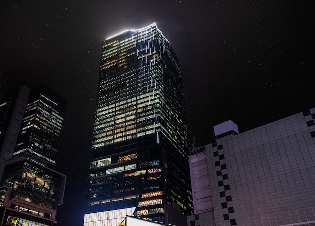 Kostenloses Foto japanische wolkenkratzer-stadtlandschaft