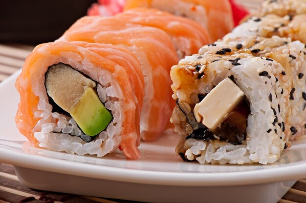 Japanisches Essen - Sushi und Sashimi