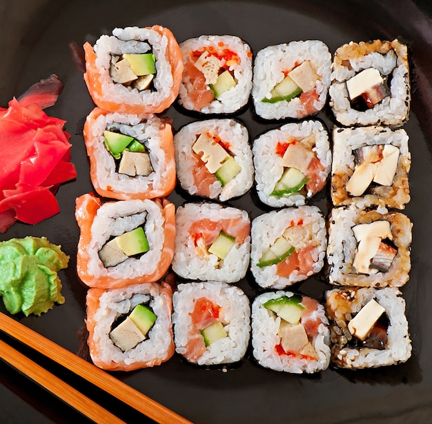 Japanisches Essen - Sushi und Sashimi