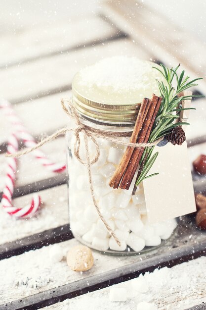 Jar of Marshmallows mit Zimt und Karamell-Sticks
