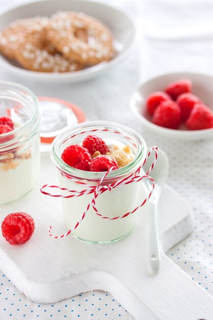 Joghurt mit Himbeeren