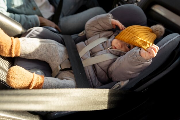 Junge Familie genießt ihre Reise