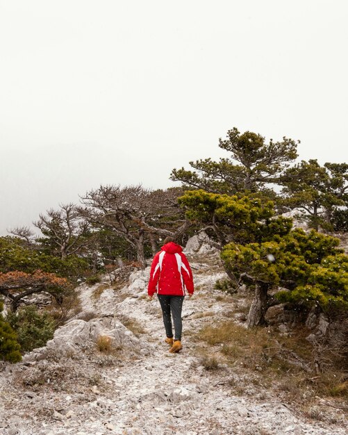 Junge Frau in der Natur