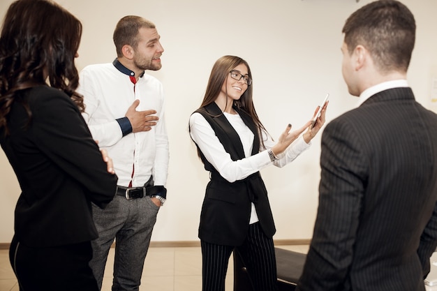 Junge Geschäftsausbildung Busines Büro