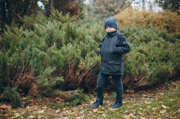 Junge im Park