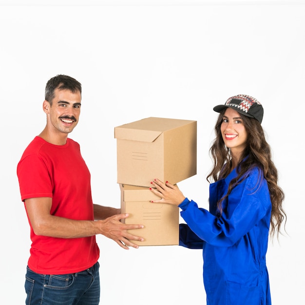Junge Lieferung Frau bei der Arbeit