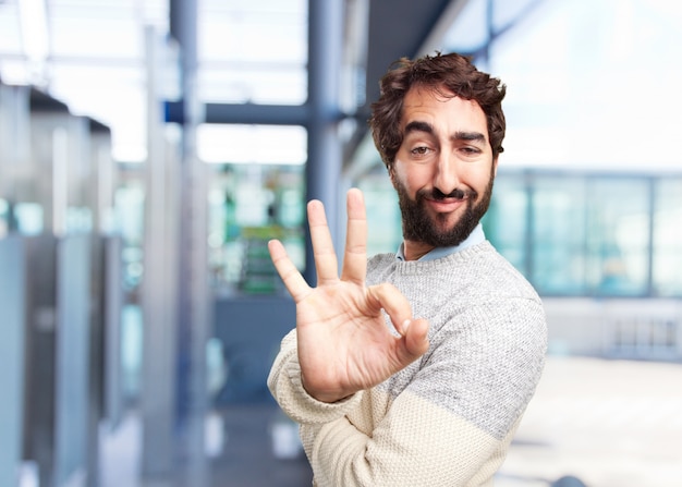 junge Mann verrückt glücklichen Ausdruck