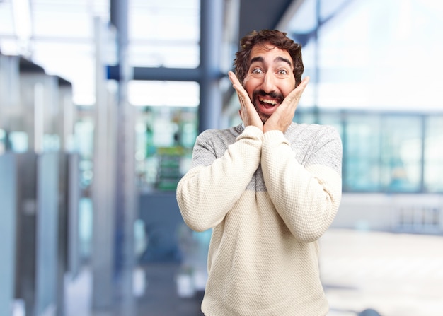 Kostenloses Foto junge mann verrückt glücklichen ausdruck