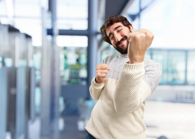 junge Mann verrückt glücklichen Ausdruck