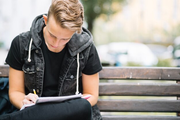 Junge Studierende konzentrierten sich auf Studien