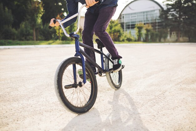 Junger BMX-Radfahrer