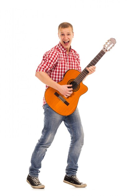 Junger Musiker mit Gitarre