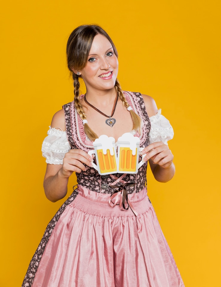 Kostenlose Foto junges mädchen, das papierbecher bier hält