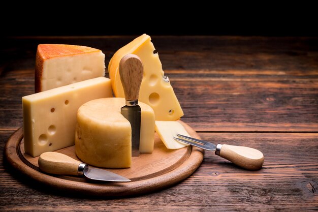Käse auf Holz