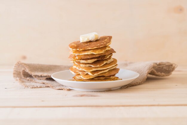 Käse auf Pfannkuchen mit Honig