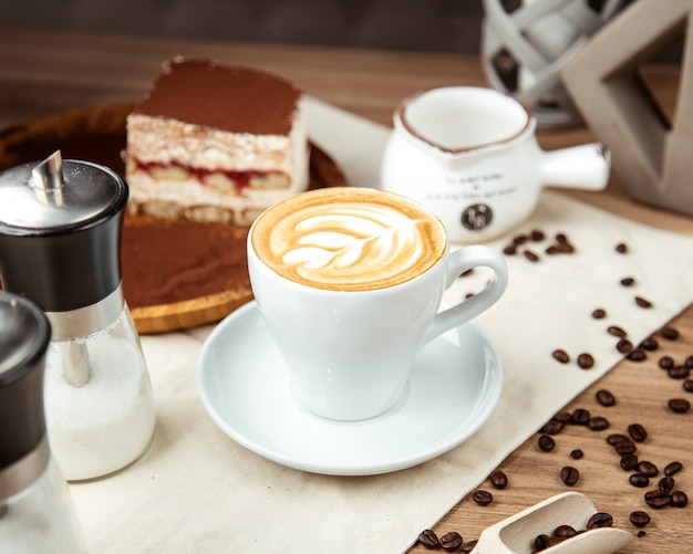 Kaffee latte seitenansicht Kostenlose Fotos