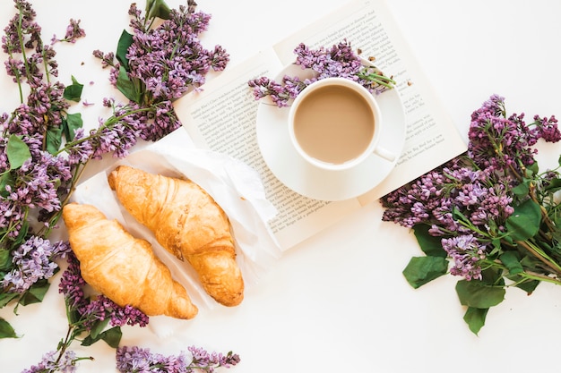 Kaffee und blumen