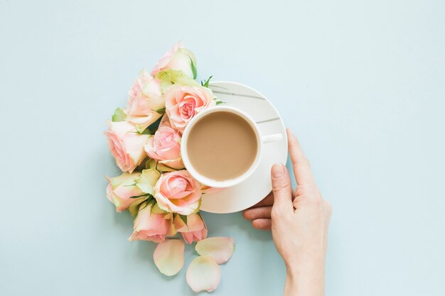 Kaffee und Blumen