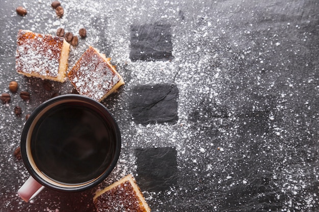 Kostenloses Foto kaffee und frisches gebäck