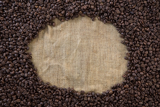 Kaffeebohnen bilden kreisform