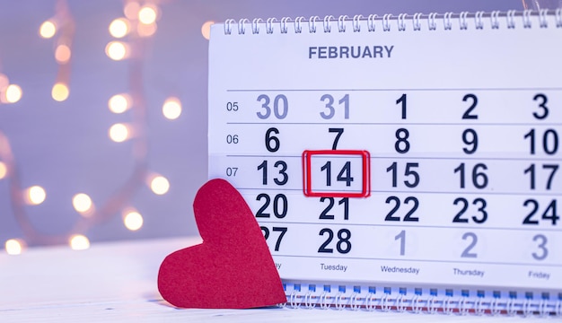 Kalender mit dem Datum 14. Februar ein festlicher Hintergrund für Valentine39s Day