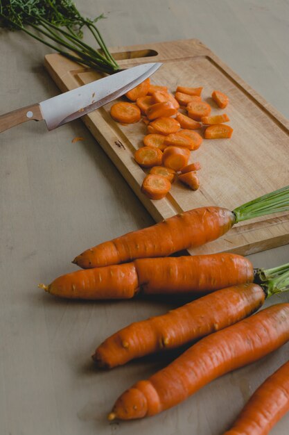 Karotten auf dem Brett