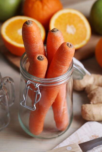Karotten und Obst