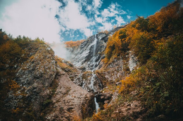 Ach Kakaja U Was Krasnaja Roża Kaskade von wasserfällen in krasnaja poljana | Premium-Foto