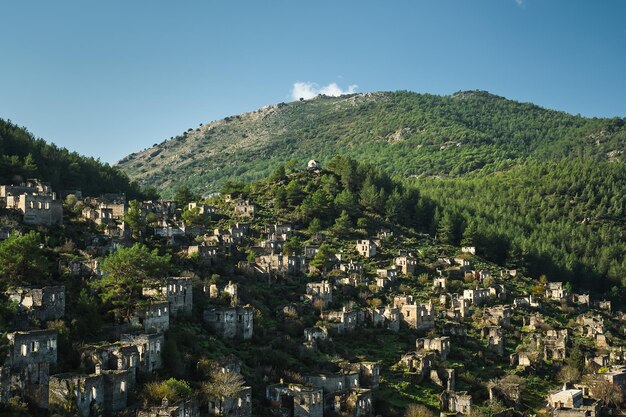 Kayakoy Dorf verlassene Geisterstadt in der Nähe von Fethiye Türkei Ruinen von Steinhäusern Standort der antiken griechischen Stadt Karmilissos aus dem 18. Jahrhundert