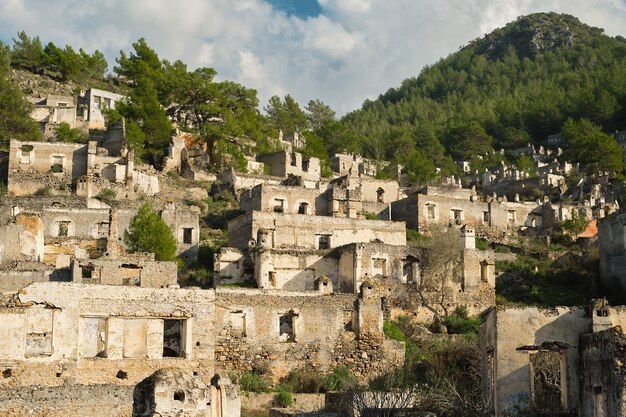 Kayakoy Dorf verlassene Geisterstadt in der Nähe von Fethiye Türkei Ruinen von Steinhäusern Standort der antiken griechischen Stadt Karmilissos aus dem 18. Jahrhundert