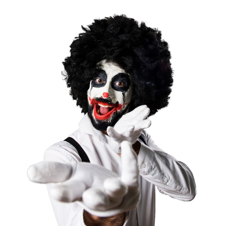 Kostenlose Foto killer-clown präsentiert etwas